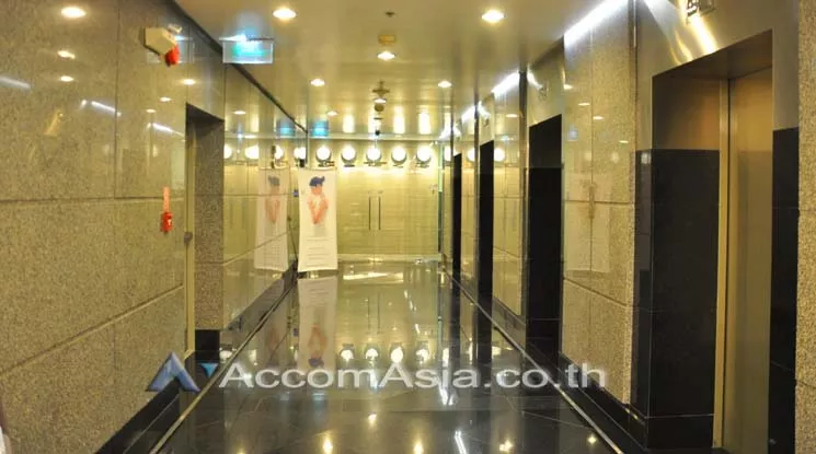 10  Office Space For Rent in Ploenchit ,Bangkok BTS Ploenchit at Q House Ploenchit Service Office AA10196